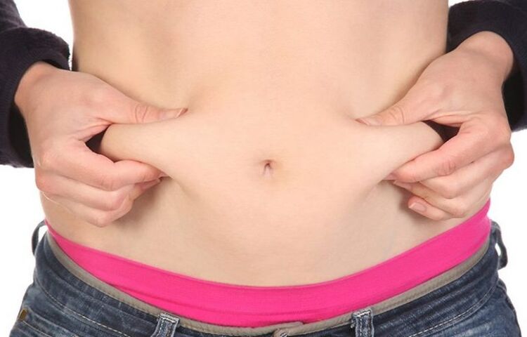 plis de graisse sur l'abdomen